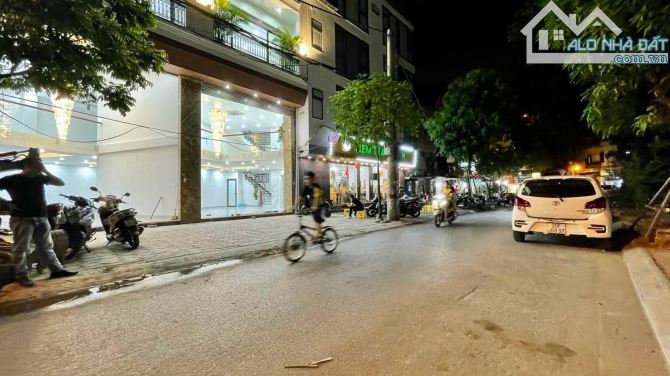 👉NHÀ MẶT NGÕ TO NHƯ PHỐ. GARA Ô TÔ, KD. GỐC ĐỀ MINH KHAI. 👉71M2. 7 TẦNG. 25 $