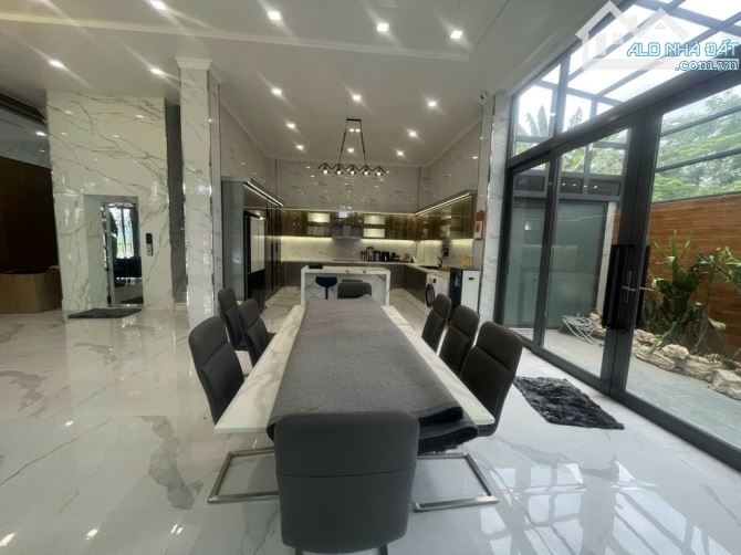 BIỆT THỰ CĂN GÓC 2 MẶT ĐƯỜNG 30M, 4 TẦNG, {267m2 } 17x20m SIÊU THOÁNG MÁT