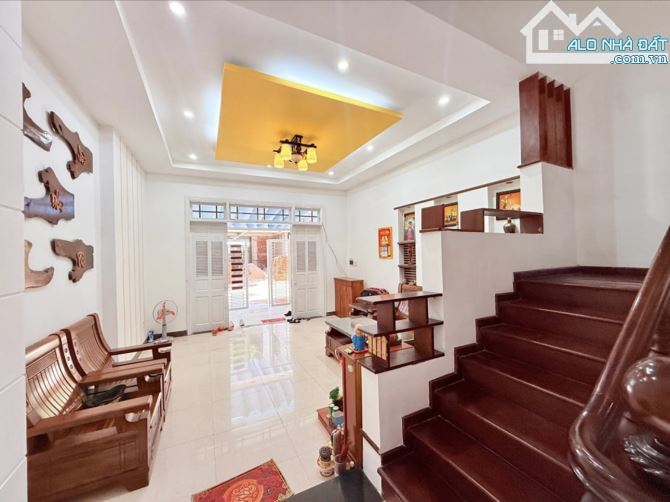 - Bán nhà 3 tầng đường Võ Như Hưng – Gần Dương Khuê, DT 82M2 – Giá 11.5 TỶ TL