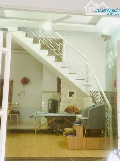 - Bán nhà 2 tầng kẹp cống đường Nguyễn Trung Ngạn- gần Hà Tông Quyền, DT 125m2- Giá 6,8 Tỷ
