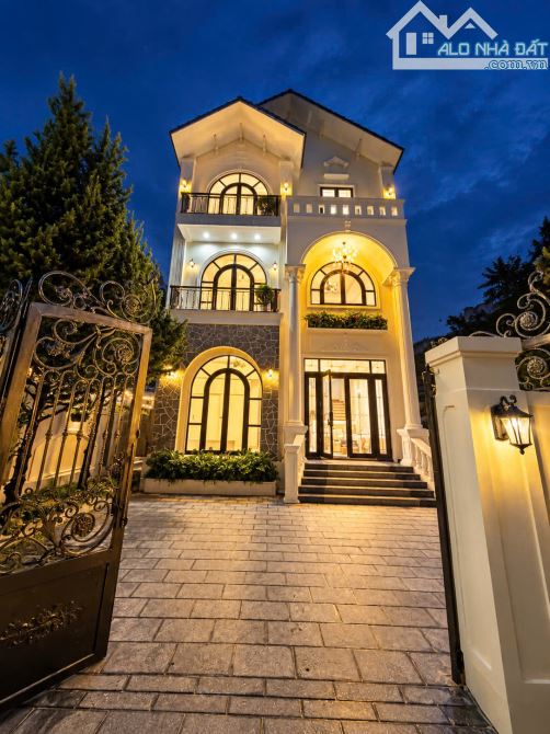VILLA NGHỈ DƯỠNG MỚI XÂY _ GẦN TRUNG TÂM ĐÀ LẠT