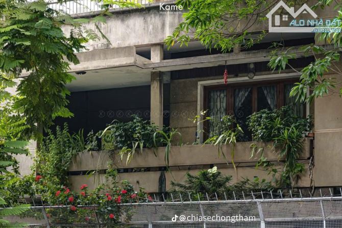 Bán gấp căn góc biệt thự 22 Trương Định, phường 6, Quận 3, dt: 22x24m 3 tầng