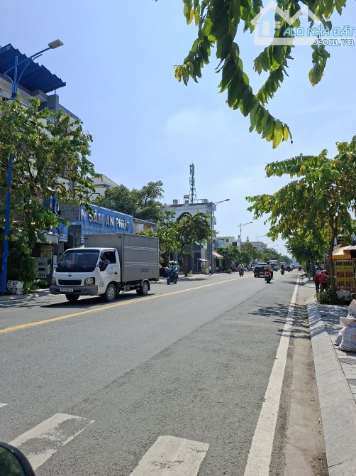 BÁN KHO XƯỞNG GẦN 1.000M² – SONG HÀNH - QL22 HÓC MÔN