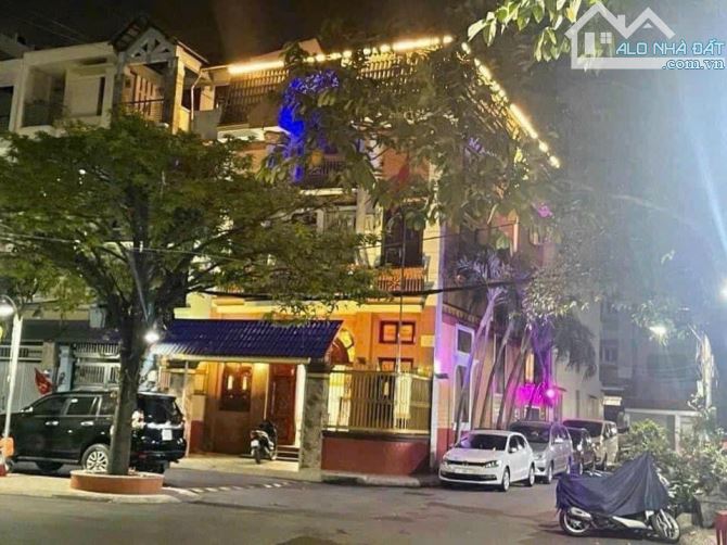 BIỆT THỰ GÓC 2 MẶT TIỀN NGUYỄN OANH – 8x18M, 4 TẦNG – 25 T.Ỷ