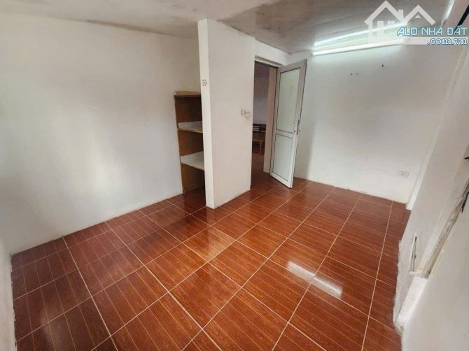 CC BÁN CĂN HỘ NAM ĐỒNG, DT 60M2, 2 NGỦ, 1WC, MT 8M, Ô TÔ ĐỖ CHÂN CẦU THANG GIÁ HƠN 3 TỶ