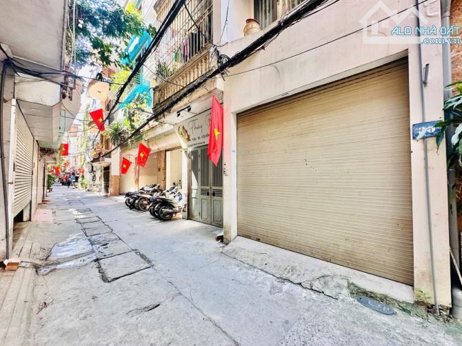 Chỉ hơn 12 tỷ có nhà đẹp,DT 55m2, lô góc, ô tô đỗ trong nhà đường Trường Trinh, Thanh Xuân