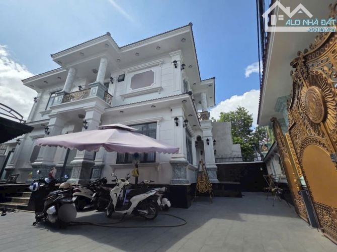 BIỆT THỰ GÓC 2 MẶT TIỀN – 270M² – XÂY DỰNG TÂM HUYẾT, GIÁ 11 TỶ!