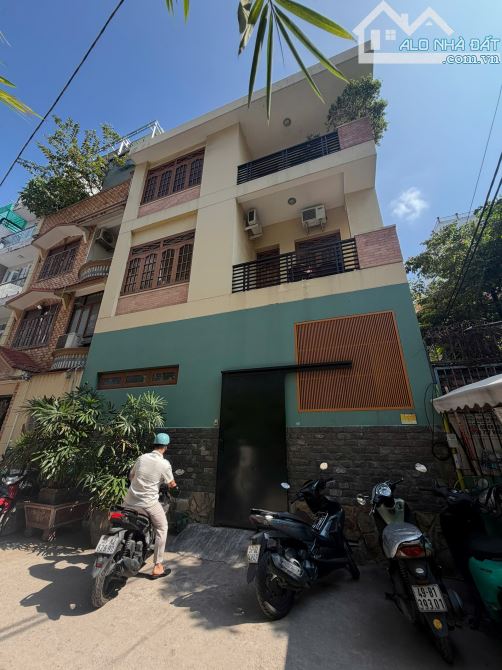 Bán Nhà 3 Mặt Tiền Hoàng Dư Khương Q10: 7.9x23m, CN 182m2, 3 Tầng, Giá 45 Tỷ
