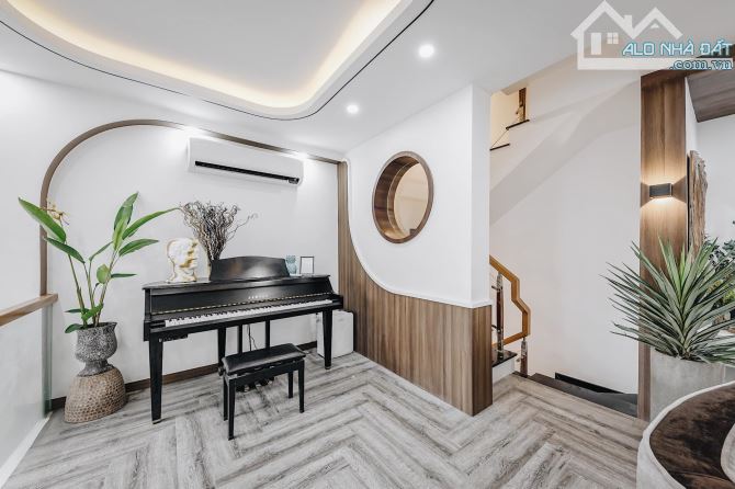 *Bán nhà 3 tầng đường Phạm Quang Ảnh, Gần Võ Văn Kiệt, dt 84m2, Giá 10,5 Tỷ TL