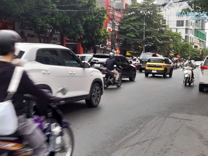 Vợ chồng Anh Hoàng cần bán căn nhà 83m2-3 tầng tại đường Nguyễn Cộng Hòa.Giá chỉ 4 tỷ 250