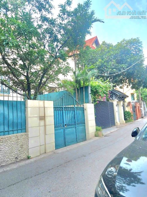 Bán Biệt Thự Tô Ngọc Vân 293m2, giá: 94 tỷ. Tây Hồ