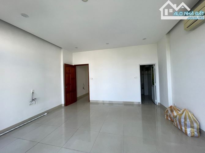 - Bán nhà đường Nguyễn Chích, Hòa Minh, Liên Chiểu. DT 83M2 – Giá 5.7 TỶTL