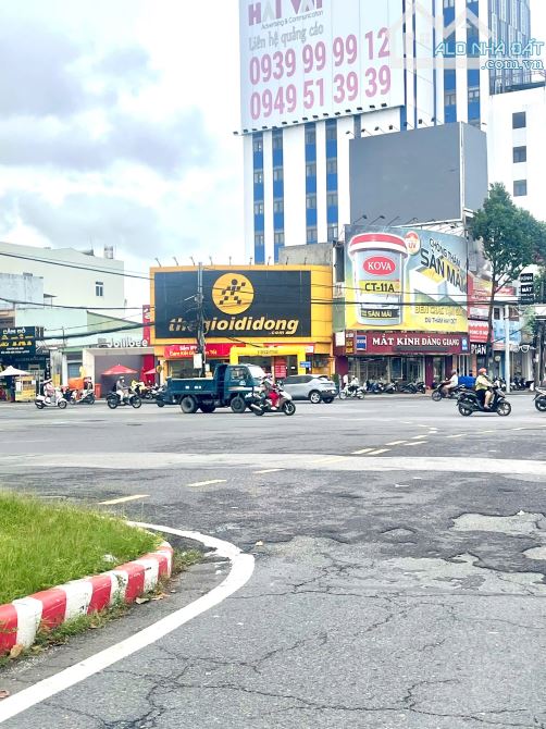 bán nhà góc 2 mặt tiền đường nguyễn văn cừ, ngang 11.4m, đang cho thuê thu nhập 115 triệu/
