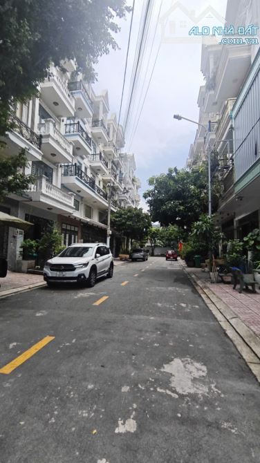 4-bedroom house for sale, 70 m², Quận 12