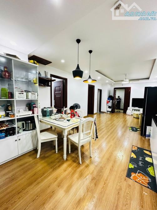 Bán căn hộ 2 ngủ chung cư Central Point, 219 Trung Kính, Cầu Giấy giá 6,75 tỷ