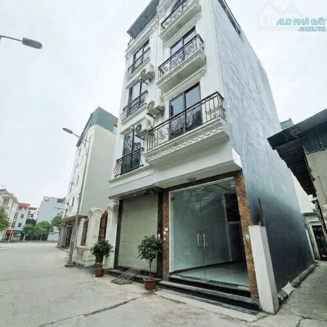Ôtô đỗ cửa, Lô góc Mậu Lương - Hà Đông, thang máy, full nội thất, gần tiểu học Kiến Hưng