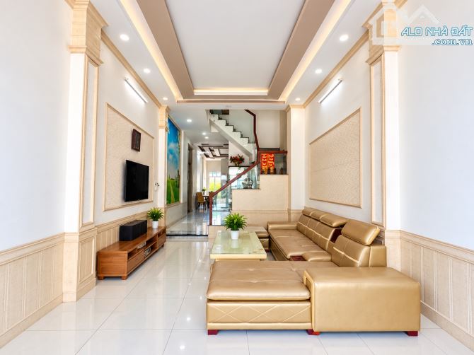 BÁN GẤP NHÀ MẶT TIỀN KINH DOANH NGAY TRUNG TÂM QUẬN 6
