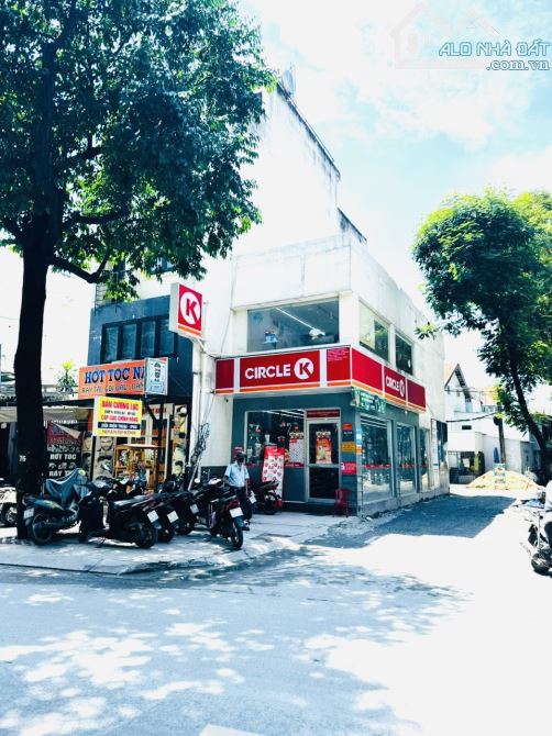 🚛🚚XE TẢI 2 CHIẾC ĐỖ TRƯỚC NHÀ ĐÊM NGÀY- CÁCH MẶT TIỀN 1 CĂN NHÀ NHỎ🏡 HƠN 100M2 ĐẤT GIÁ
