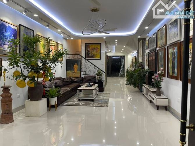 BÁN NHÀ LÔ GÓC NGUYỄN SƠN, PHƯỜNG BỒ ĐỀ: 110M², 7 TẦNG, 18.6 TỶ, THANG MÁY, PHÂN LÔ, Ô TÔ
