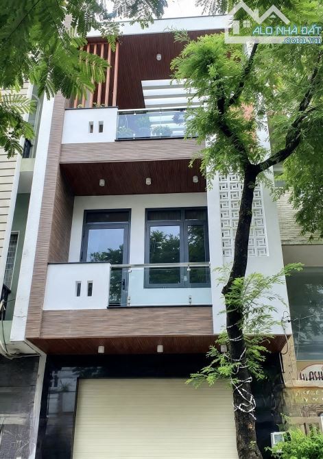 NHÀ CHO THUÊ SẴN 23TR/TH SÁT MẶT TIỀN NGUYỄN THỊ MINH KHAI, QUẬN 3. GIÁ:4Tỷ825/ 4,6x14,5m