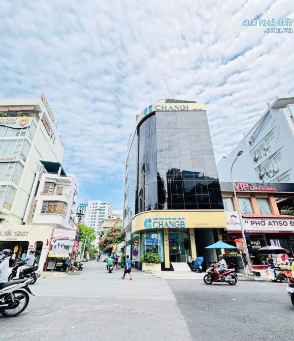 Giảm 30% Bán Gấp Toà Nhà Hầm 7 Tầng Góc 2 Mặt Tiền Trung Tâm Quận 3, HĐT 250 triệu/tháng