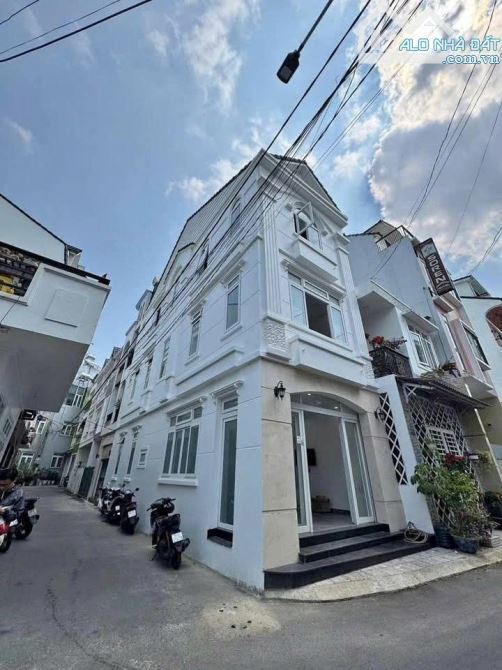 Bán Nhà Phố 3 Tầng 180m2 sàn- Trung Tâm Phường 2 - Giá 10 Tỷ