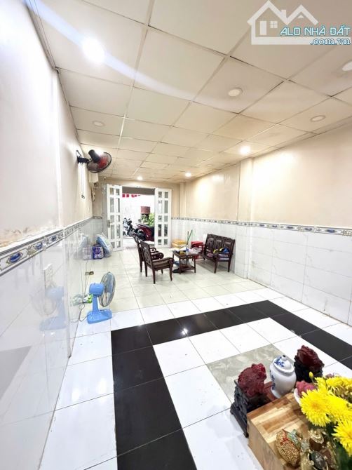 NHÀ NỞ HẬU – LUỸ BÁN BÍCH – DT 4.5x23M – NHỈNH 6 TỶ – CÒN THƯƠNG LƯỢNG