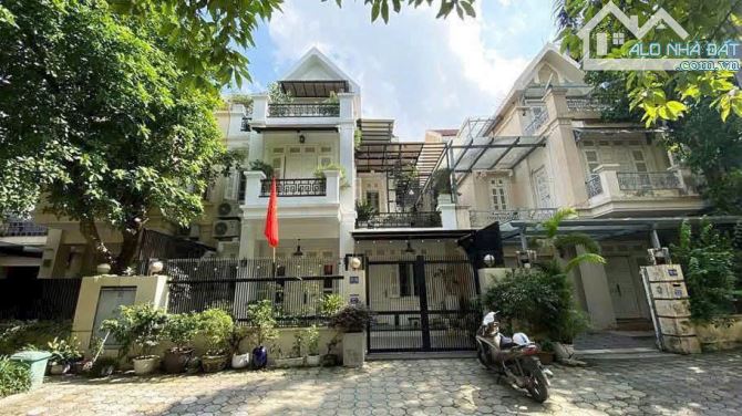 CHỈ 338TR/M2 - KHÁCH CẦN NHANH - CHỦ THIỆN CHÍ - BIỆT THỰ KHU T CIPUTRA - VỈA HÈ ÔTÔ TRÁNH