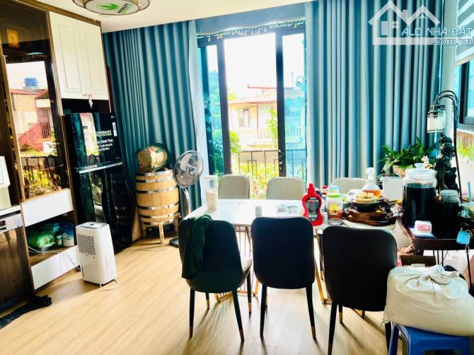 BÁN NHÀ HOÀNG QUỐC VIỆT 88M² 4 TẦNG 2 THOÁNG Ô TÔ ĐỖ CỬA 21 TỶ