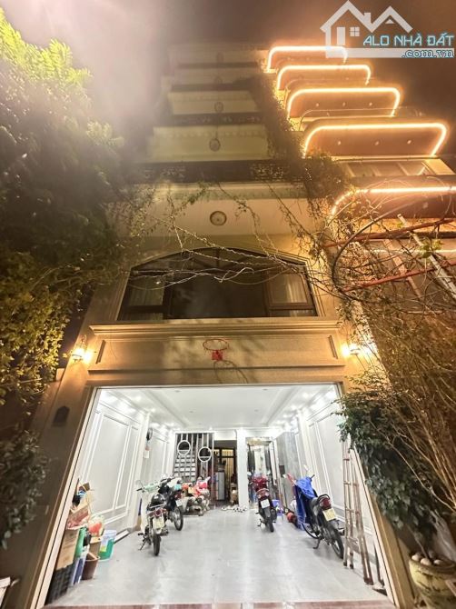 BÁN NHÀ PHÂN LÔ BÁT KHỐI LONG BIÊN – CÓ THANG MÁY – 60M² X 7T – ĐƯỜNG 9M VỈA HÈ - 25 TỶ