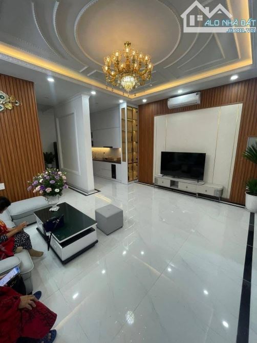 Chùa Bộc 46m^2x7T thang máy, 40m ra phố, mt 5m KD. Nhỉnh 17 tỷ, nối Thái Hà, 2T thông sàn