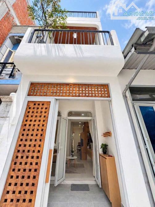 NGỘP VỐN BÁN GẤP NHÀ NGUYỄN VĂN GIAI P.ĐA KAO Q1 – 72M² ( 4m x 18m)– HẺM 6M – CHỈ 3,35 TỶ