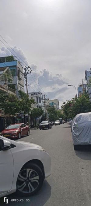 Nhà 2 tầng mặt tiền Trần Cao Vân. Kẹp kiệt bên hông nhà, dt 50m2 ngang 4m8, vuông vức
