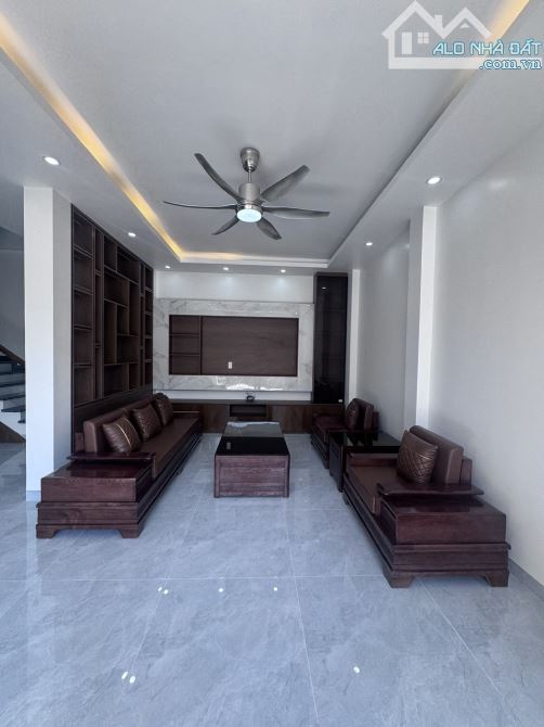 nhà 3 tầng chỉ 2,3 tỷ tại Cách Hạ, Nam Sơn, An Dương, gần ngay trường học và chợ Nam Sơn.