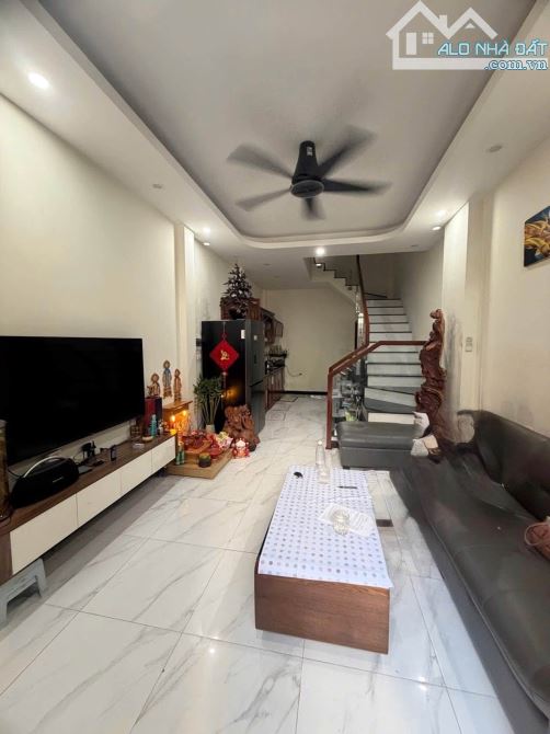 HIẾM NHÀ GIA THỤY LONG BIÊN | 45M² x 5 TẦNG – 3PN – FULL NỘI THẤT – VÀO Ở NGAY CHỈ 8 tỷ.