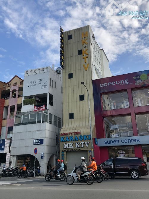 Mặt tiền Phan Đăng Lưu 7 tầng thang máy gấp bán giá 24.5 tỷ