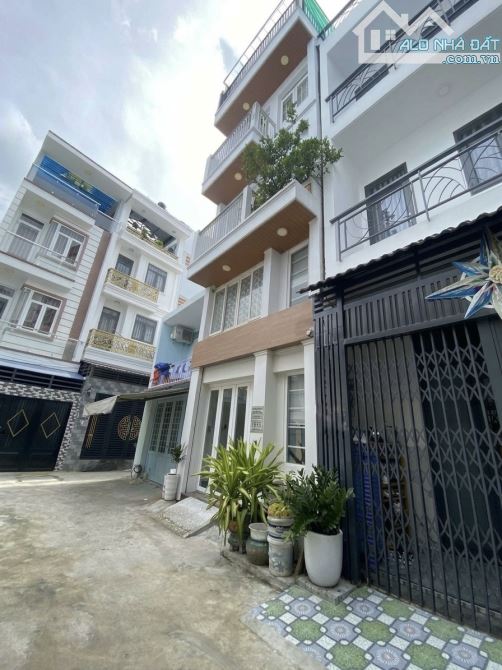 Quận 7 bán nhà giá rẻ, 2 tầng Giá 5.5 tỷ, Nguyễn Thị Thập