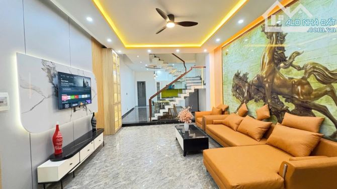Mặt Tiền Huy Cận - Hải Châu 📍 Vị trí Kinh doanh, sat 3 trường Đại Học - 3 Tầng - Giá 10,9