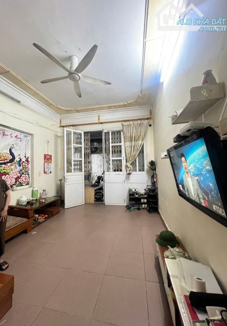 BÁN NHÀ 3 TẦNG NGAY CỔNG CHÍNH CHUNG CƯ HOÀNG HUY - AN ĐỒNG, AN DƯƠNG Giá: 2,5 tỷ