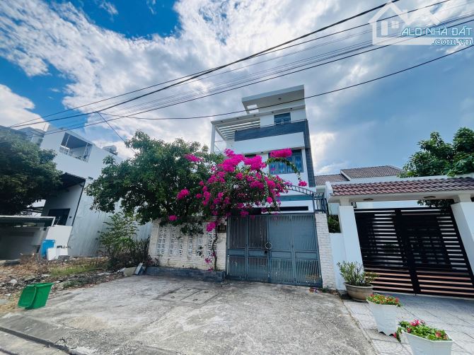 BÁN BIỆT THỰ CẠNH TRƯỜNG QUỐC TẾ SINGAPO