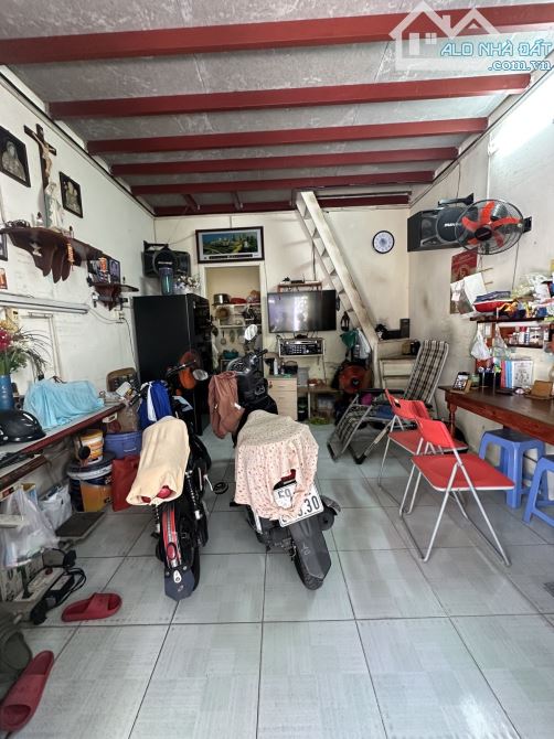 Bán nhà ngay Tân Hương giảm còn 4.1 tỷ (6.5x6.7m) hẻm 6m thông