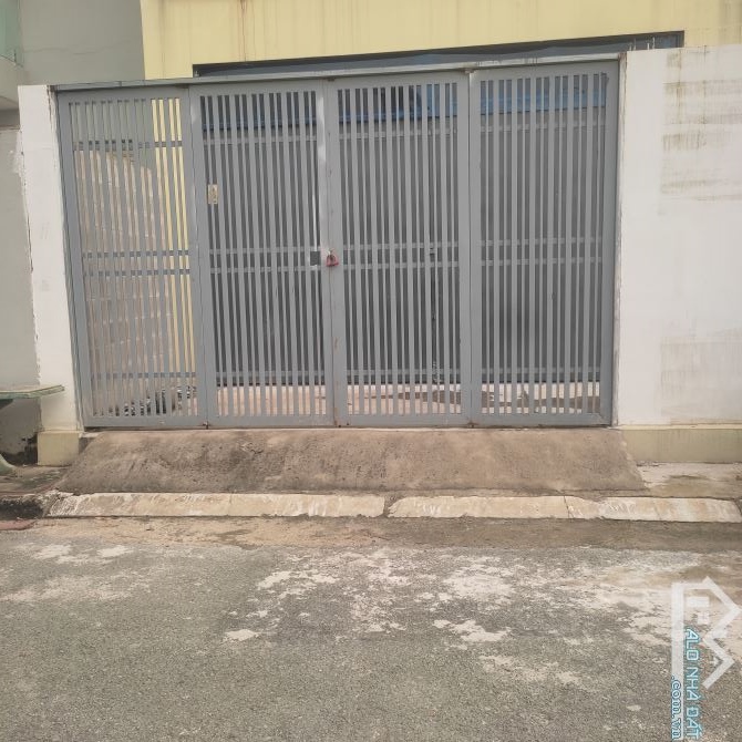 Bán xưởng dt sử dụng 400m2. Đất full thổ. Nb Lê Thị Kim. Xts hocmon