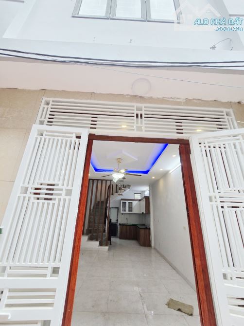 Nhỉnh 2 tỷ Nhà Mới Koong 4 tầng gần ôtô sát ĐH Đại Nam Quang Lãm Hà Đông 30m2: 2,3 tỷ