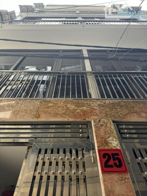 Toà CHDV Xuân Thủy, 62m2 x 7T, thang máy, PCCC đầy đủ, 16 PKK, dòng tiền 90 triệu/ tháng