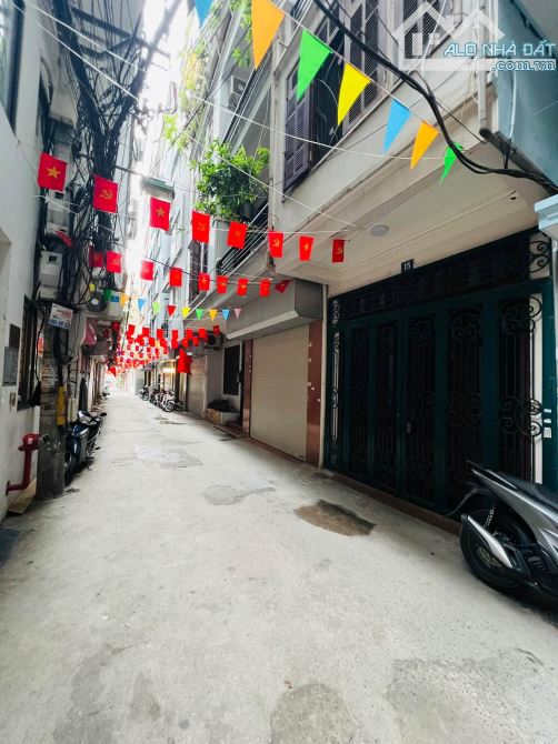 Mặt ngõ oto kdoanh 40m ra Phố Nguyễn Chí Thanh sổ 50m2 x mtiền 6m dân xây. Giá 17.8 tỷ