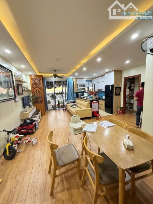 Bán chung cư Bùi Xương Trạch, Thanh Xuân:: 70m2 2 ngủ, 2wc C14 Bộ Quốc Phòng Lô góc chỉ 5.