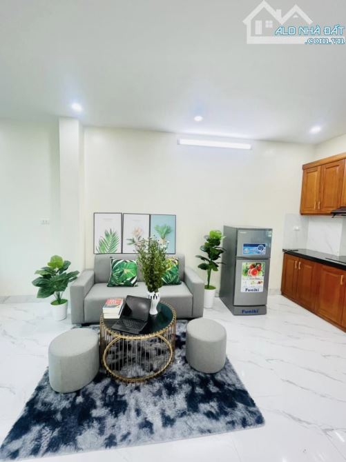 CCMN CHDV Dương Khuê, Lô góc 2 thoáng, MT rộng, 48m x 6 tầng, DT 55tr/tháng