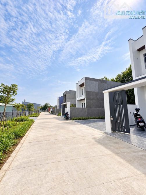 NHÀ LẦU MỚI XÂY ĐÃ HOÀN THIỆN VỪA VÀO NỘI THẤT CHỈ 550TR - NGAY GIÁP ĐƯỜNG ĐỒNG KHỞI DT768