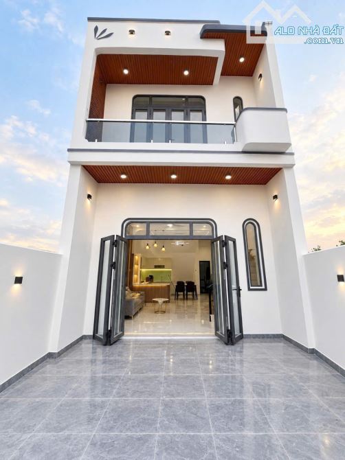 NHÀ LẦU MỚI XÂY ĐÃ HOÀN THIỆN VỪA VÀO NỘI THẤT CHỈ 550TR - NGAY GIÁP ĐƯỜNG ĐỒNG KHỞI DT768