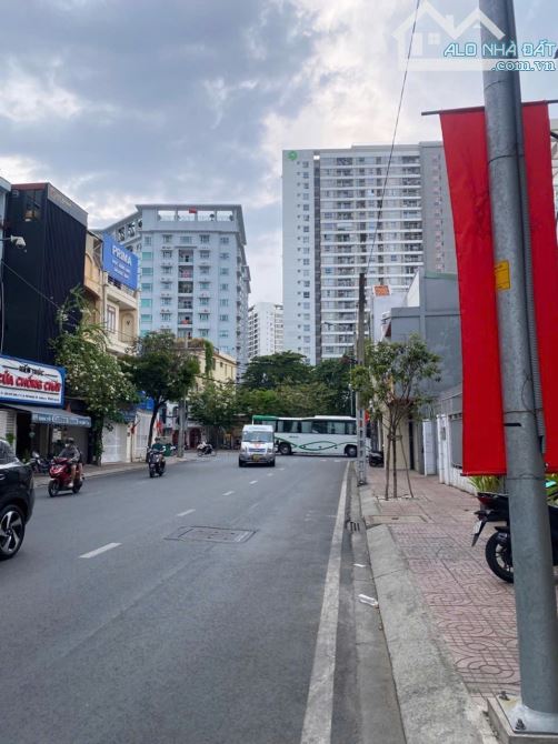 Biệt thự Gần sân Bay - Đào Duy Anh - Phú Nhuận - Dt: 12.5*15.5m - 50 tỷ